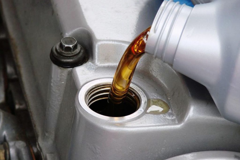 adding_oil-web1